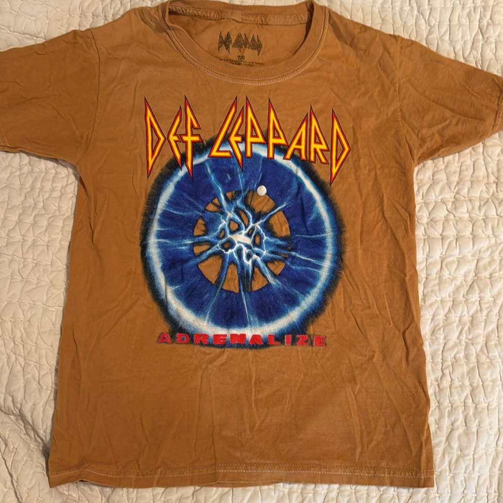 Def Leppard kids unisex 7/8 T-Shirt vintage look. Never worn.